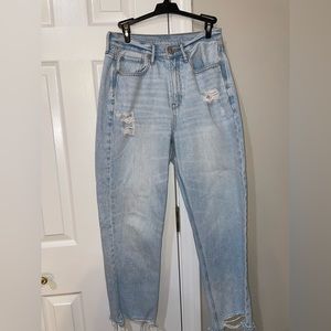 Light Wash American Eagle Hi-Waist Boyfriend Jeans